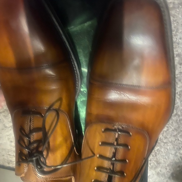 Great pair of Magnani dress shoes. - Picture 2 of 4